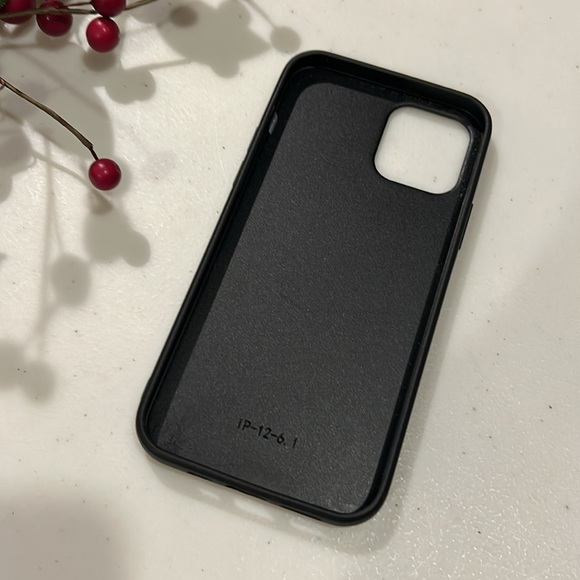 Glows in dark iPhone 12 case EUC - Picture 2 of 2